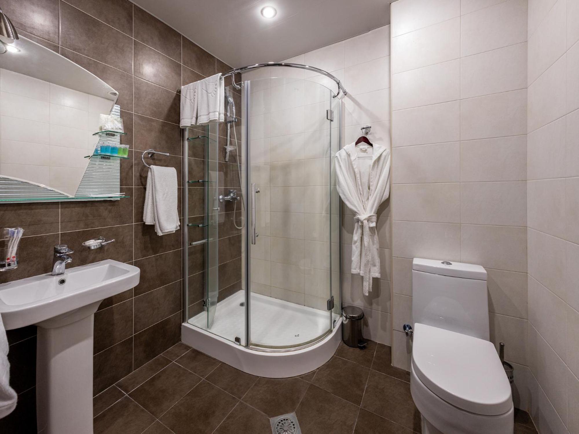 La Defense 4*