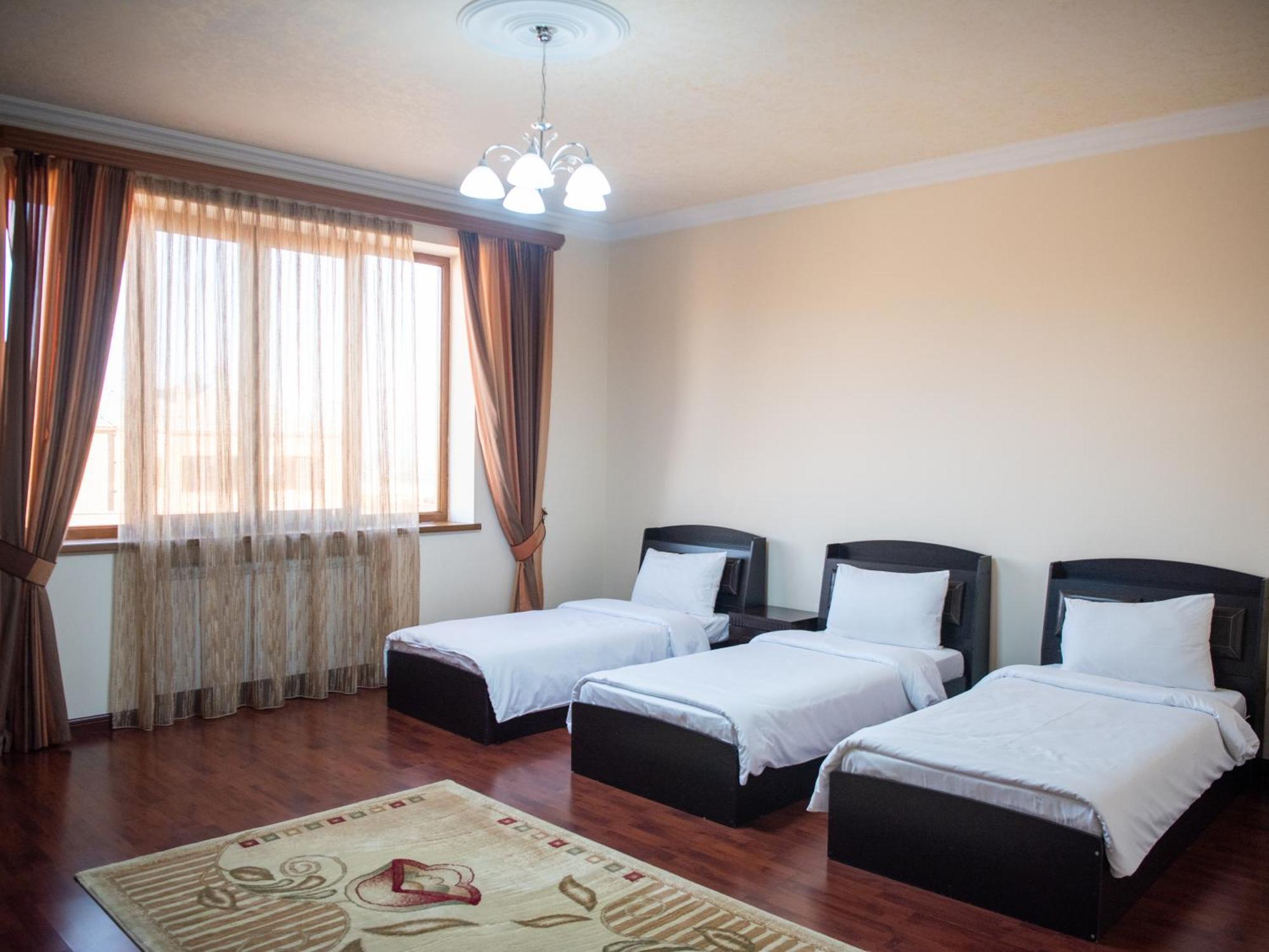 La Defense Hotel Erivan